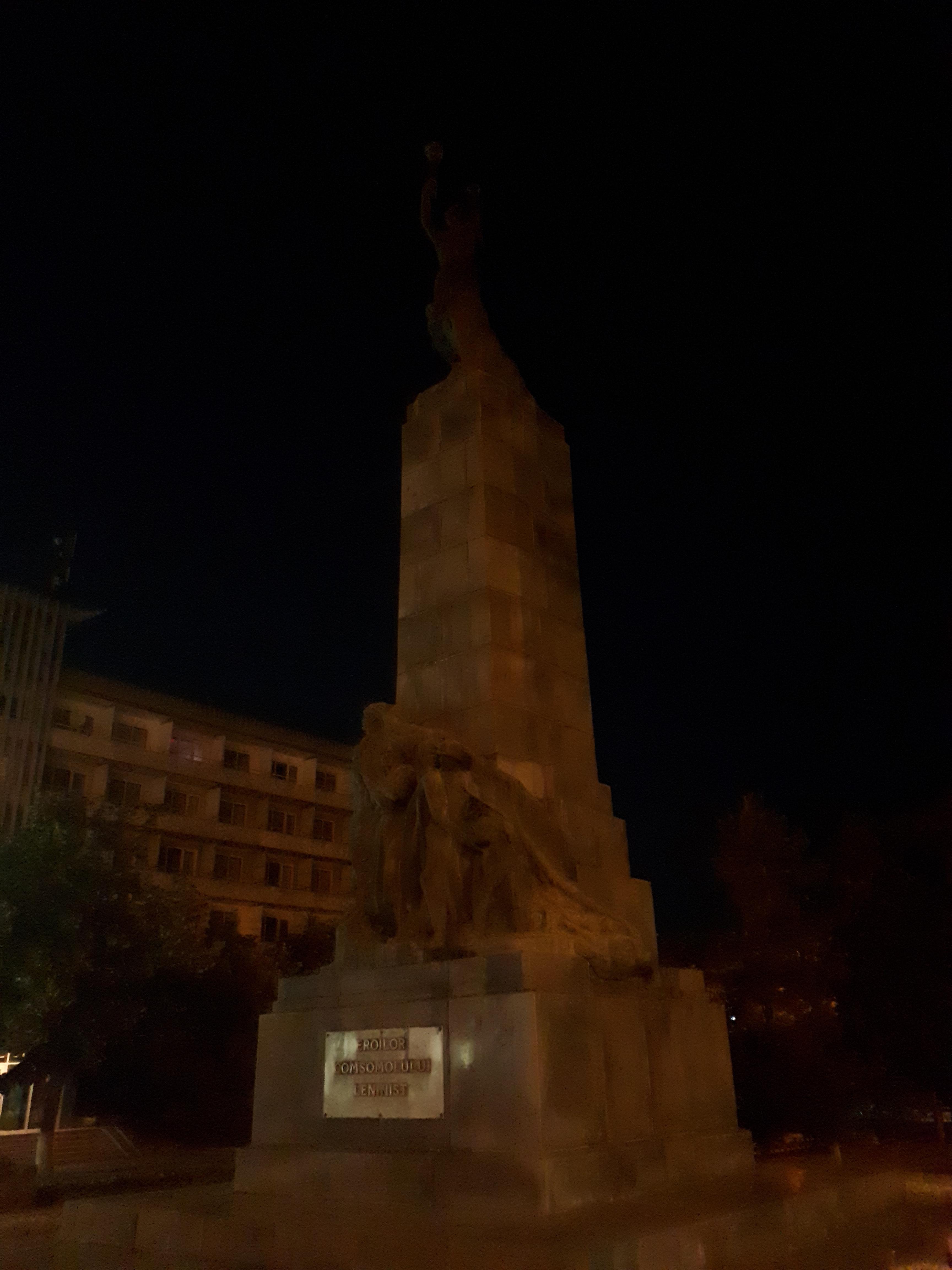 몰도바 키시나우 승리의 여신 밤