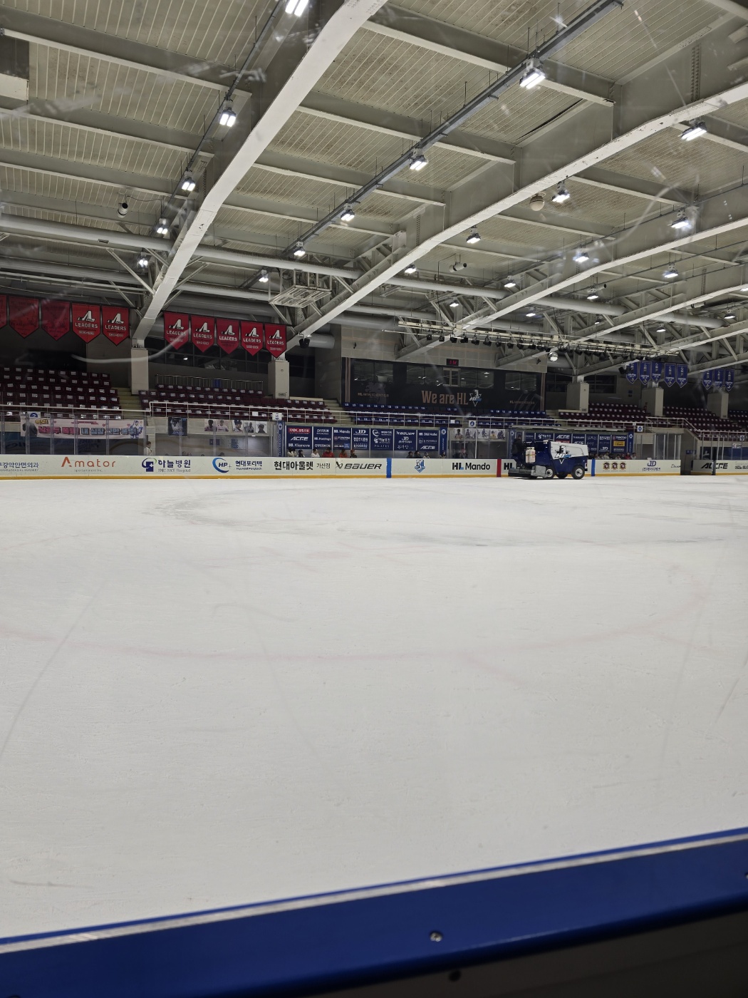 아이스링크 매끄럽게 다듬는 정비시간