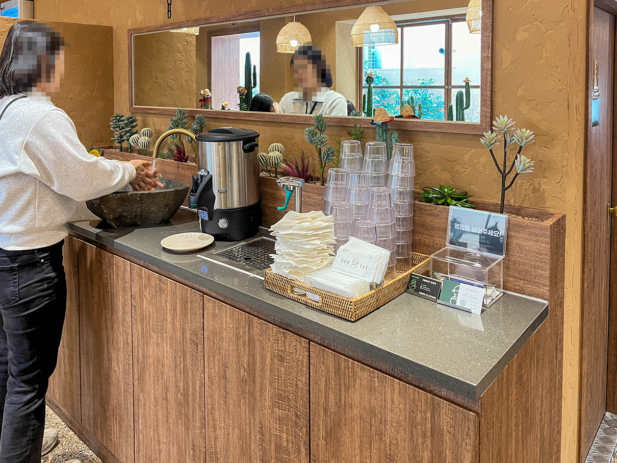 갓잇 해리단길점 내부