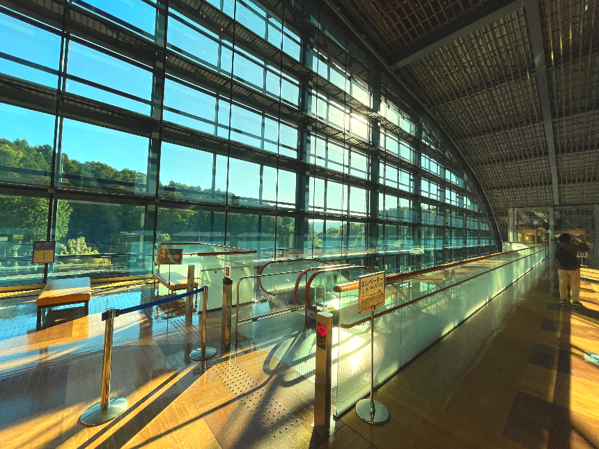 규슈국립박물관 실내측면유리