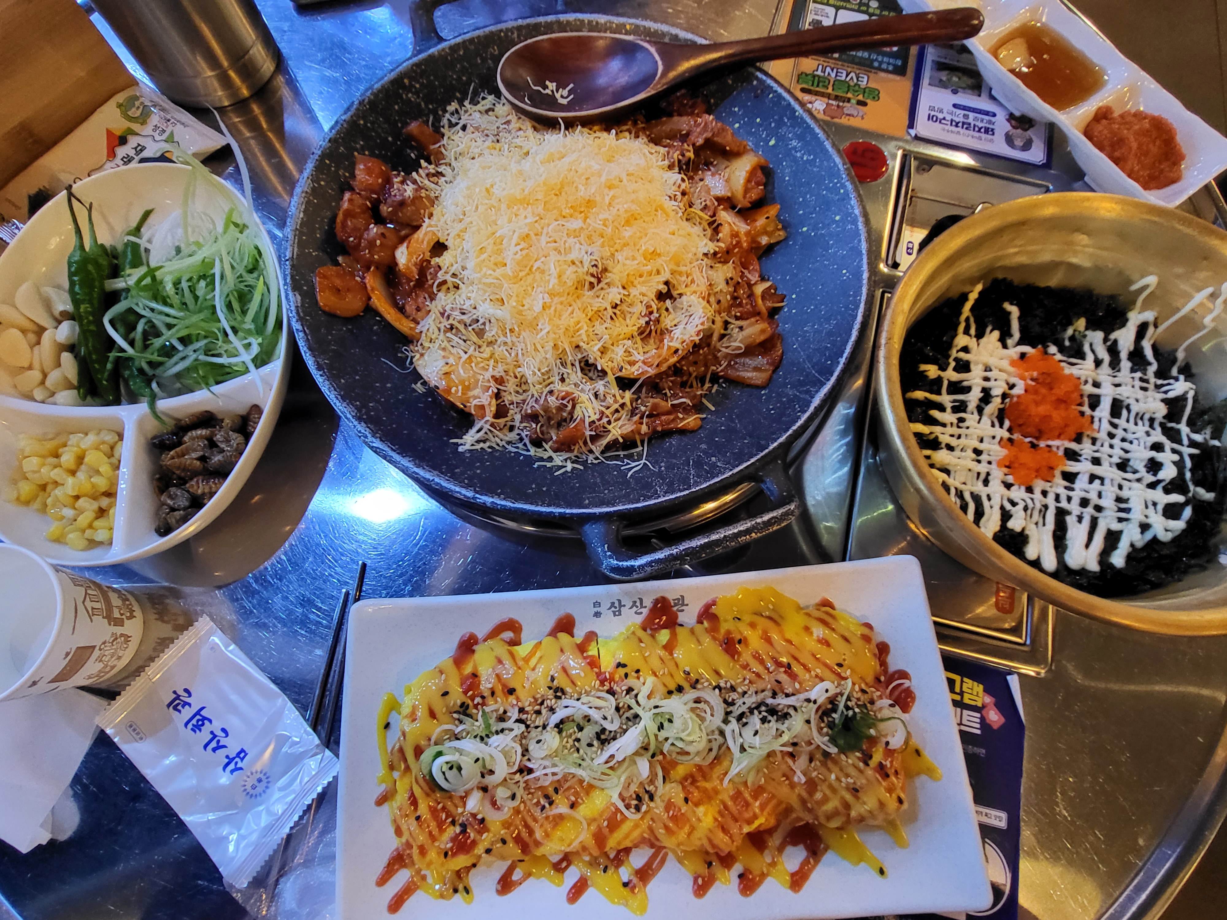 돼지김치구이 中 30,000원, 옛날계란말이 9,000원, 셀프주먹밥 4,000원