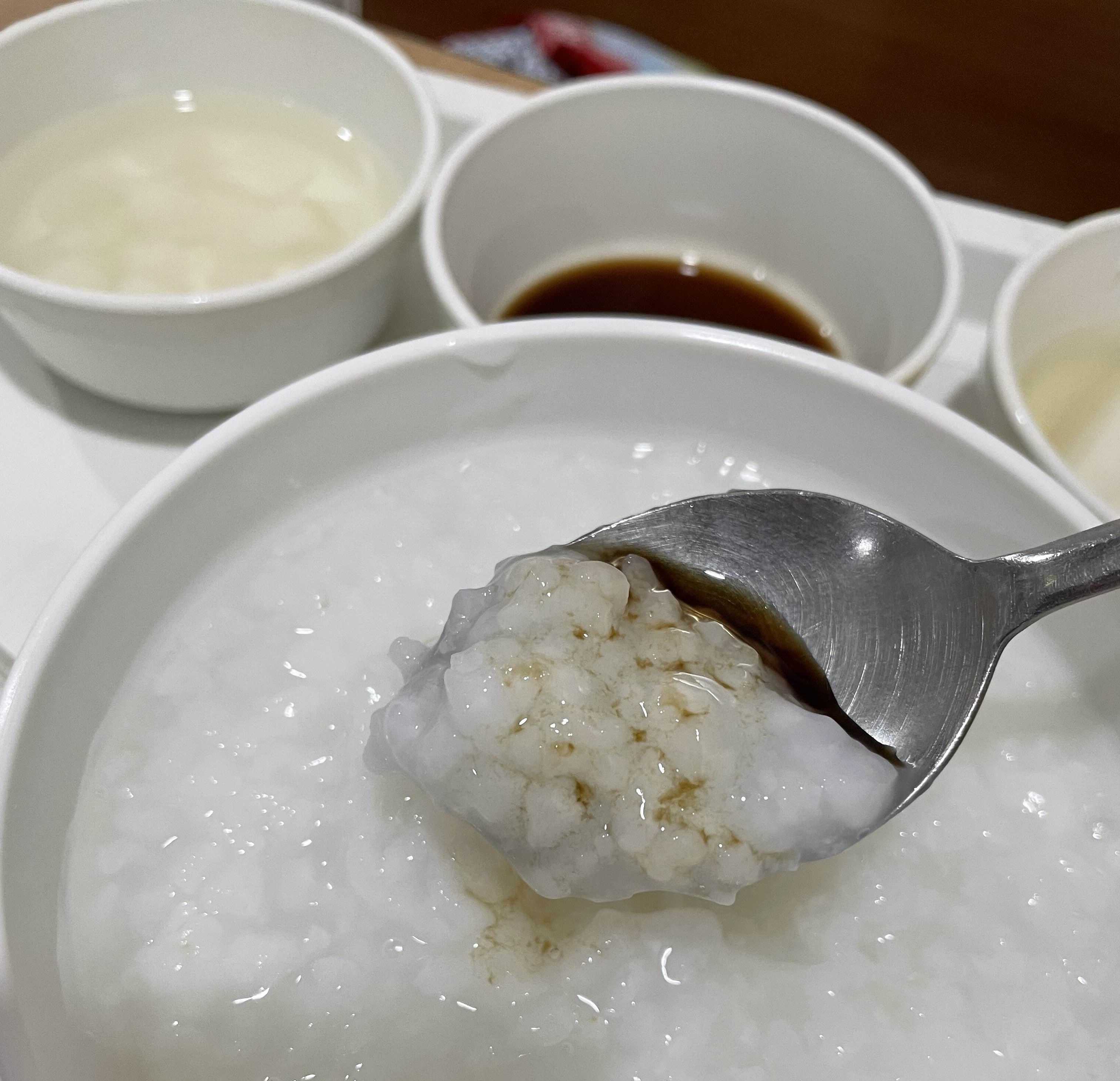 편도 절제 수술 후 식사
간장과 흰 죽