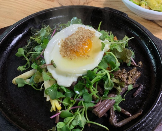 홍천 산채요리집 '준이네통나무집'