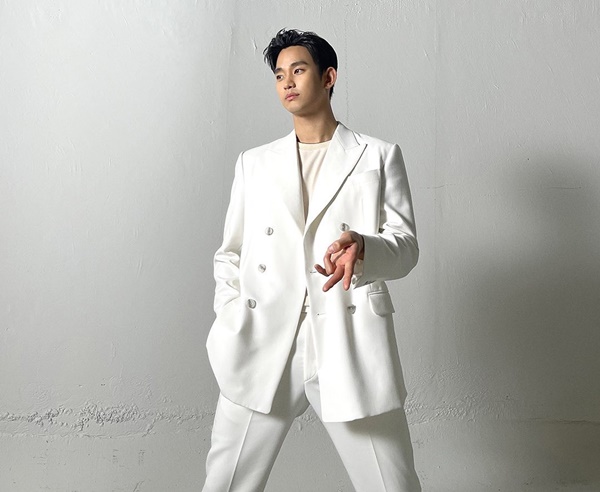 김수현-사진