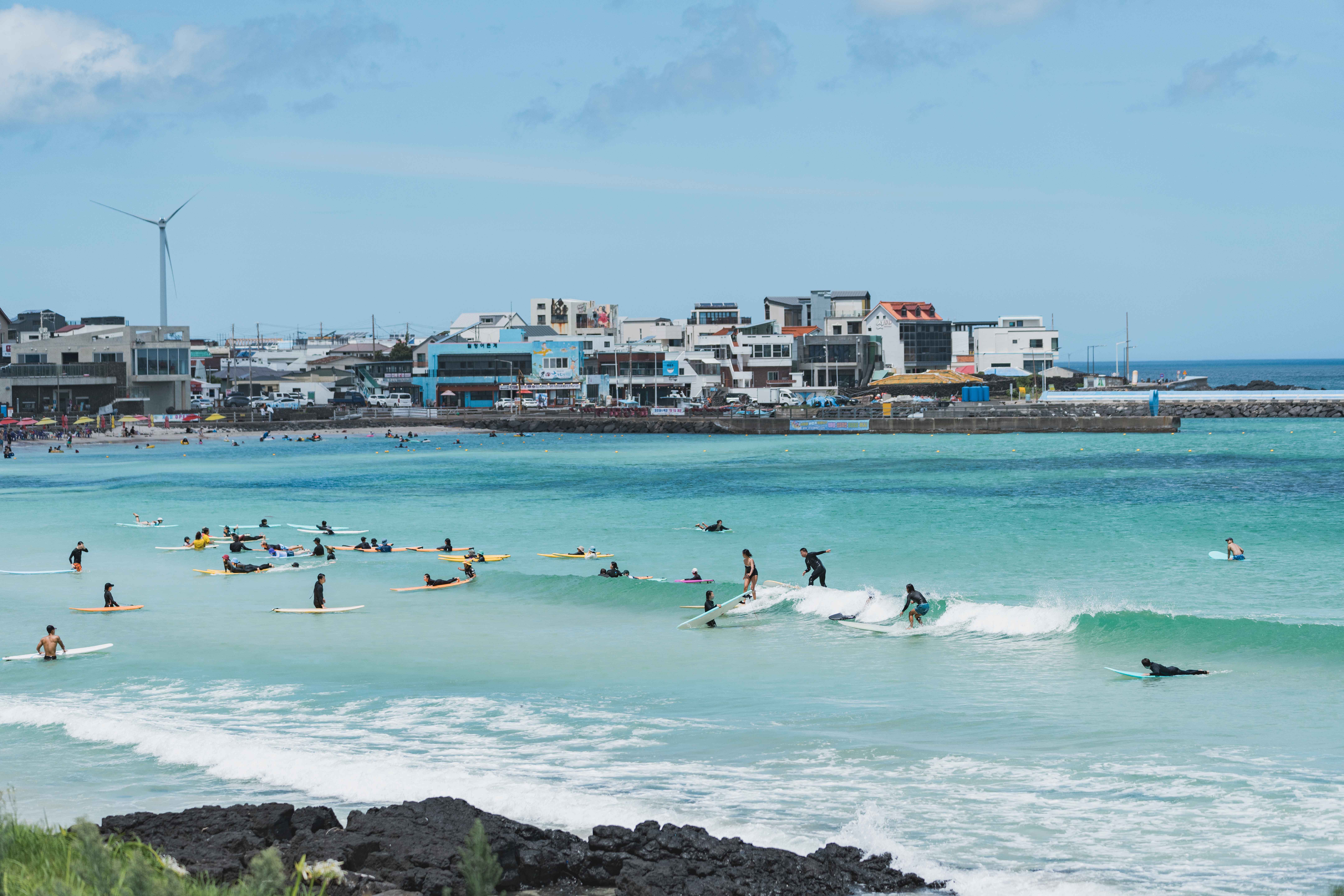 제주도-월정리해수욕장에서의-서핑