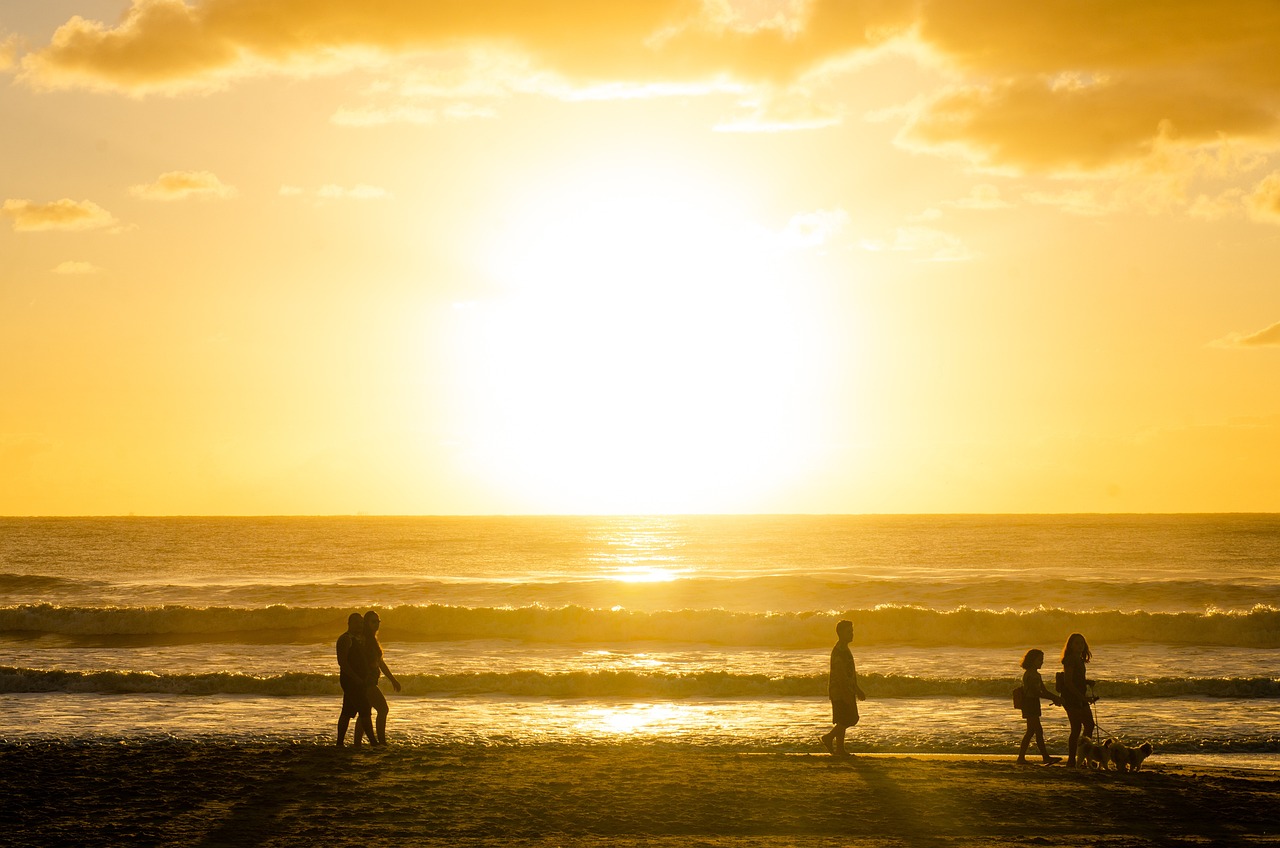 휴양지 바닷가 일몰 사진