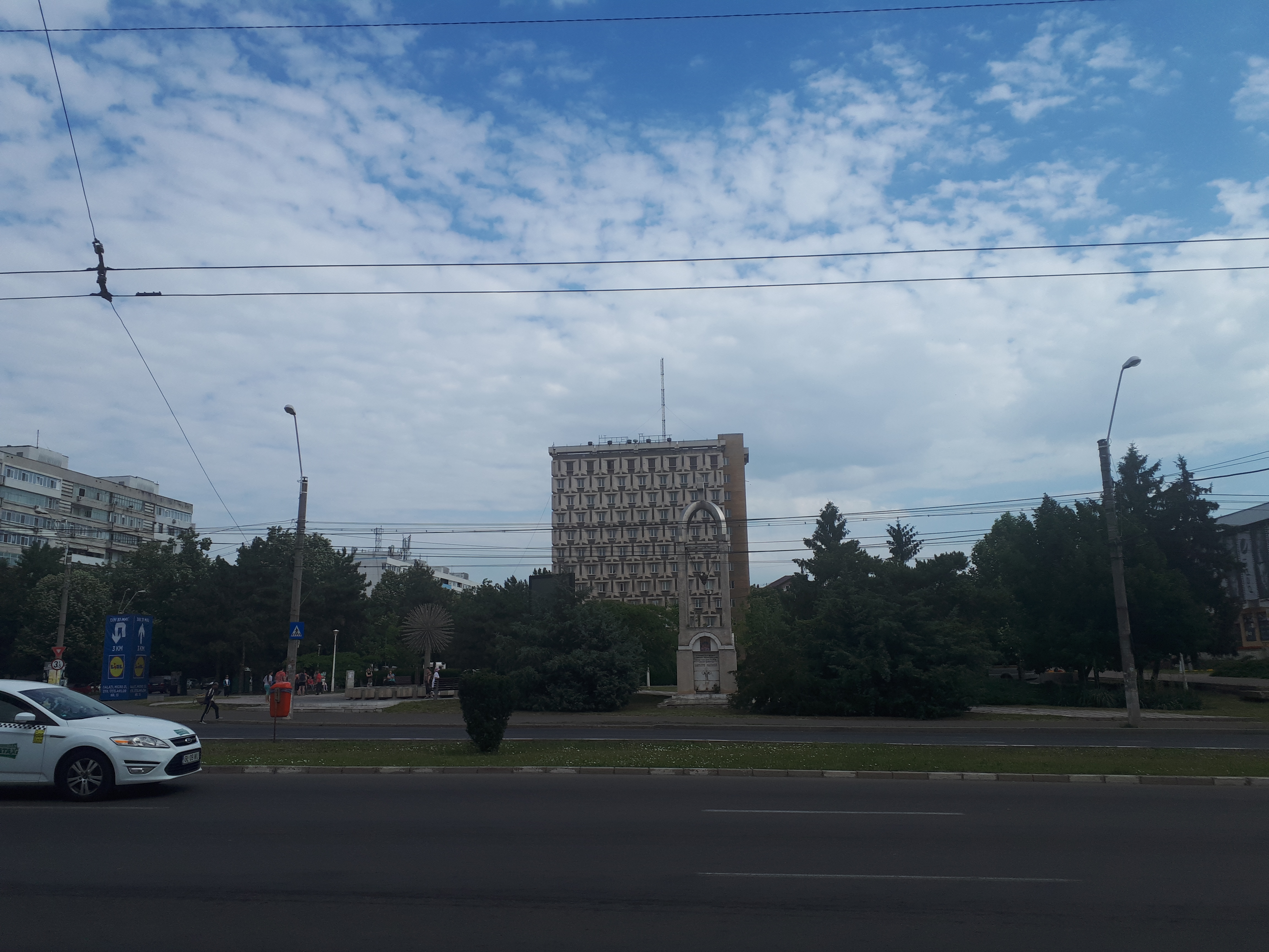 루마니아 갈라치 시내 독특한 모양의 건물