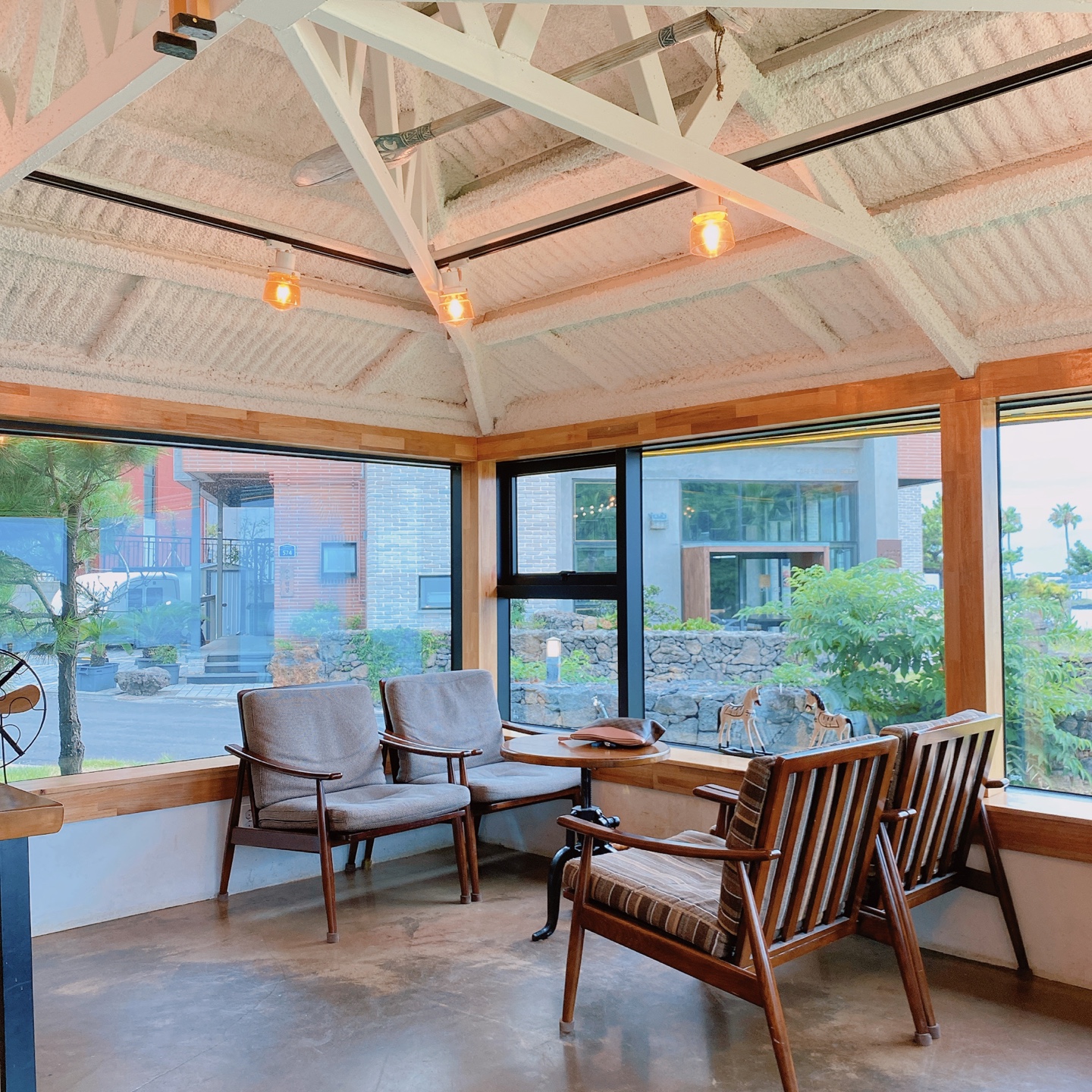 함덕해변 서우봉 구옥개조 제주돌집 사계카페