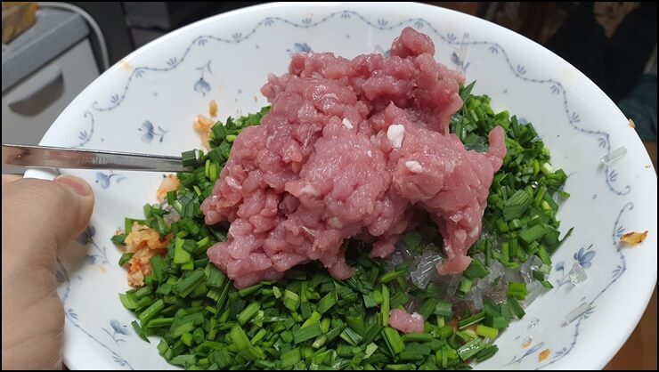 김치와-당면과-고기와-부추