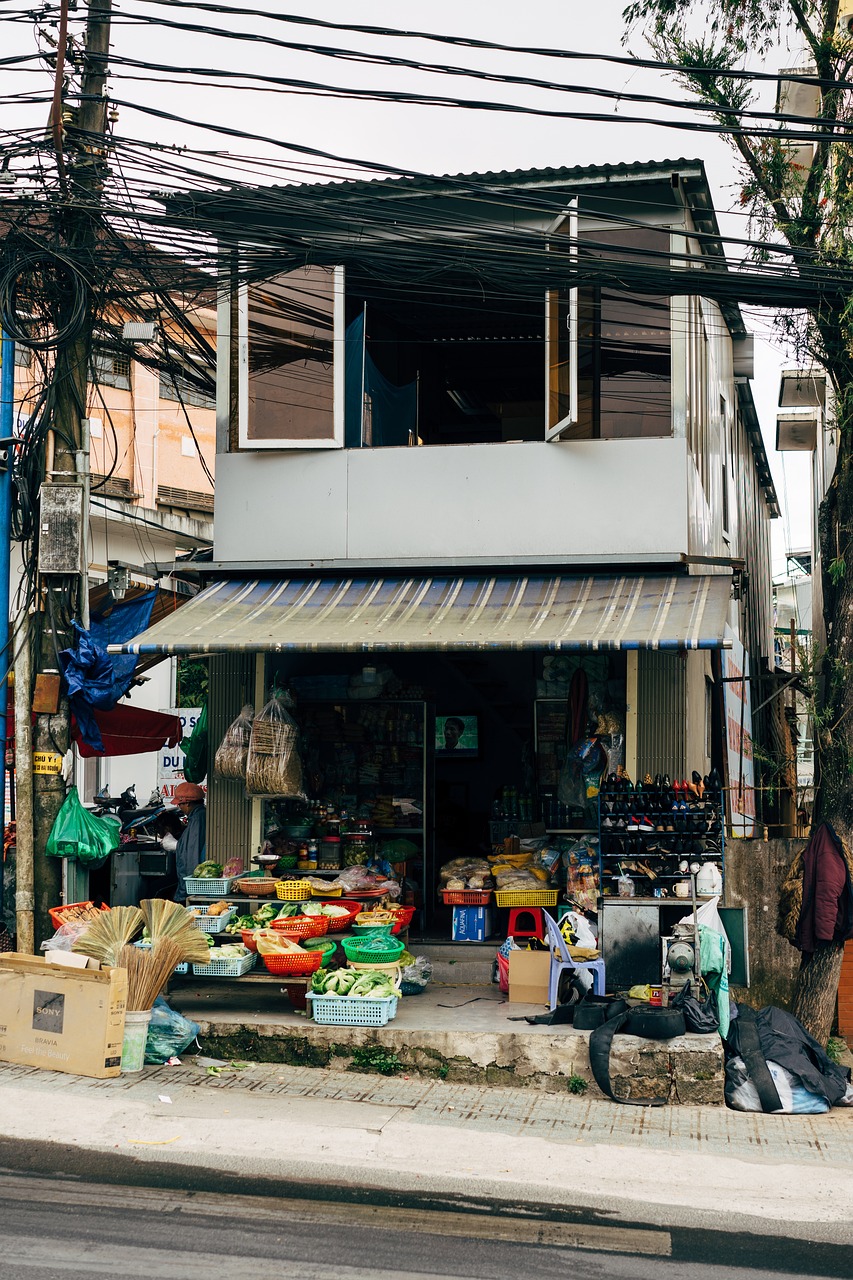소도시 마을 슈퍼 사장님과의 아침 인사로 시작하는 하루