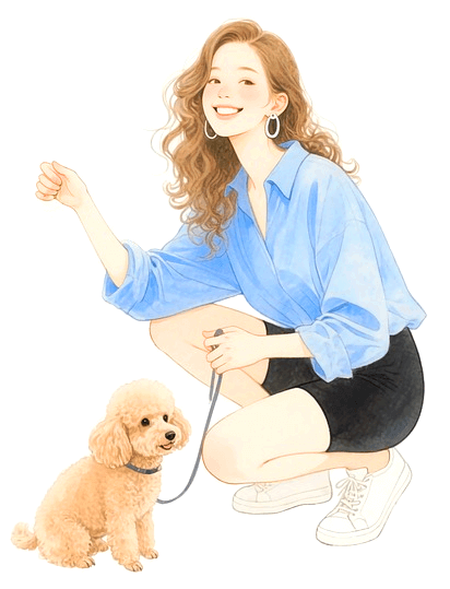 하늘색 블라우스를 입은 젊은 여자가 갈색 푸들 강아지와 앉아서 웃고 있다. 긴 웨이브 갈색머리를 했고 검정색 반바지를 입은 미녀다.