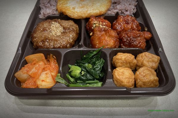 GS25 편의점 혜자로운 집밥 너비아니 & 닭강정 도시락 2023년 4월 반찬 구성(볶음 김치,시금치,오뎅(어묵))