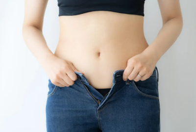 바지를 입는 여성