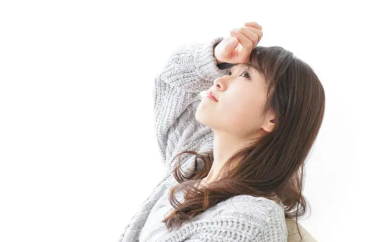 머리가 아픈 여성