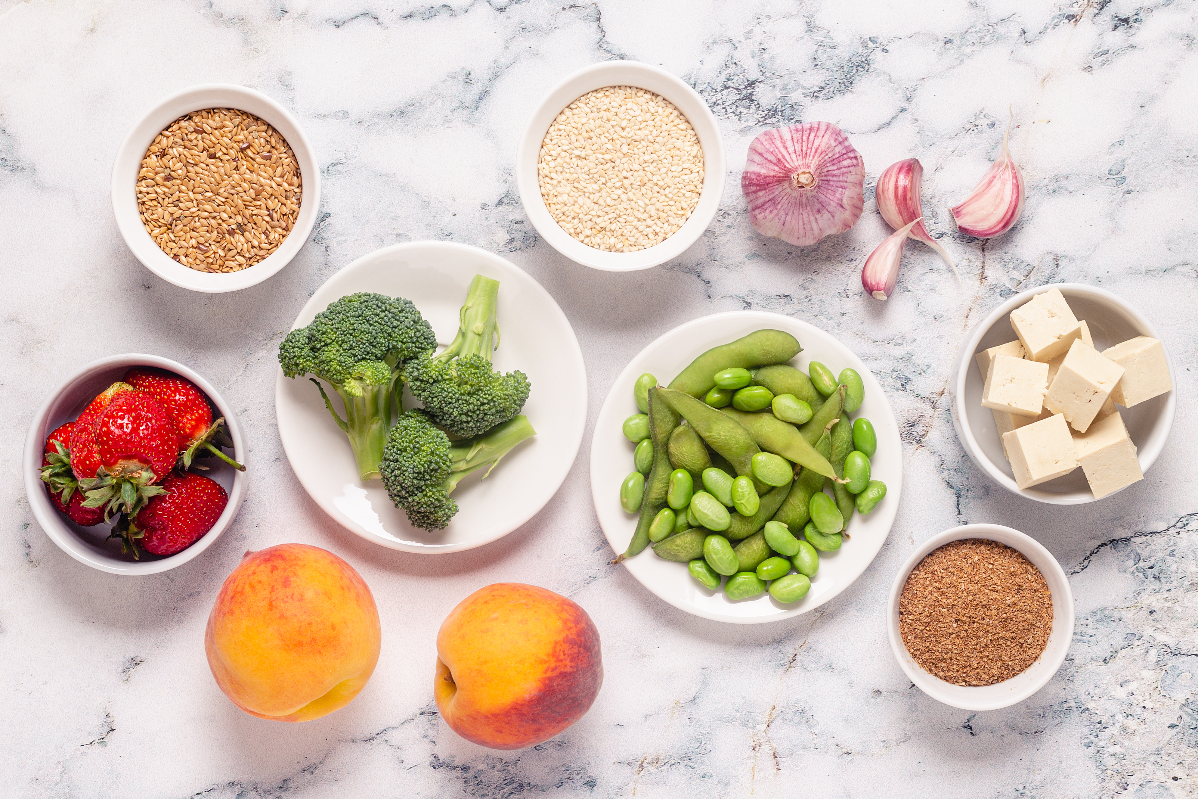 인슐린 저항 개선에 도움 되는 식재료 모음 – 두부, 브로콜리, 완두콩, 아마씨, 딸기, 복숭아 등 저GI 식단 구성 예시