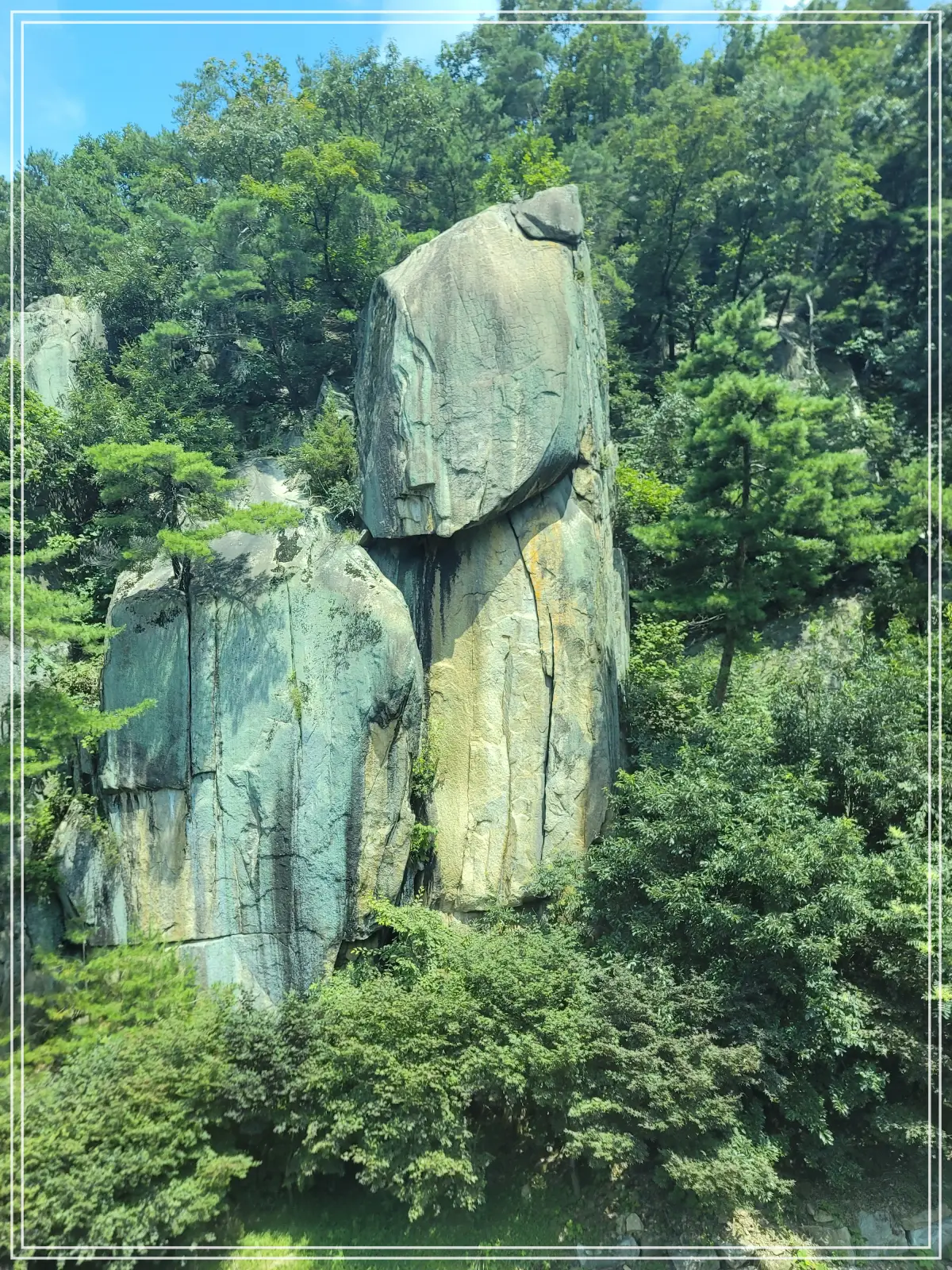 모노레일-왼쪽-기암괴석-바위