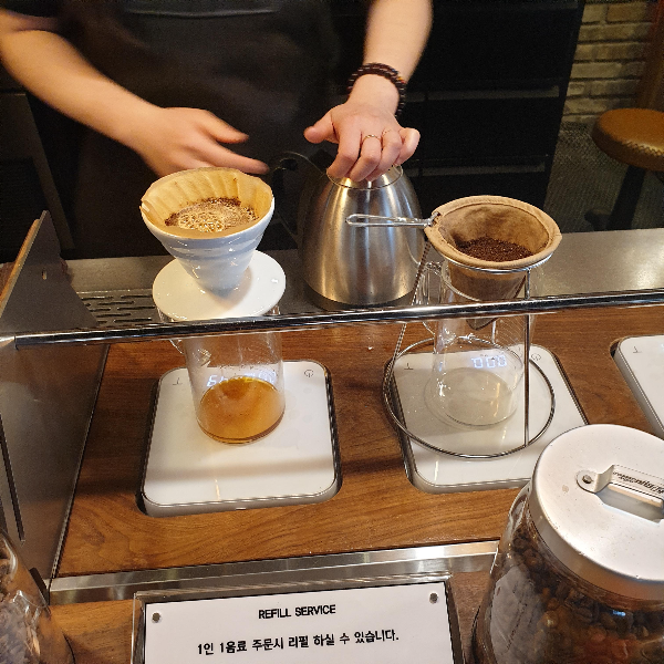 대구 류 커피 로스터스: 대구 스페셜티 커피, 로스터리 카페_추출 모습