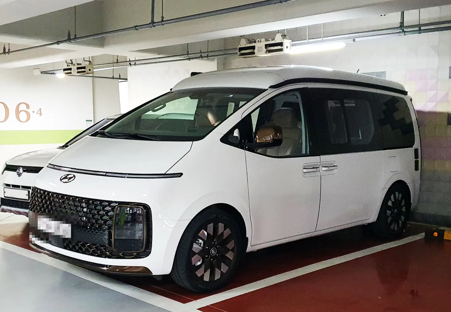 스타리아캠핑카-지하주차장