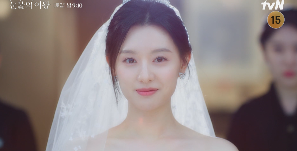 눈물의 여왕 1화 결혼식 속 홍해인(김지원 분)