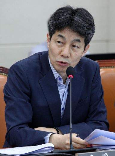 윤건영 국회의원 정치 경력