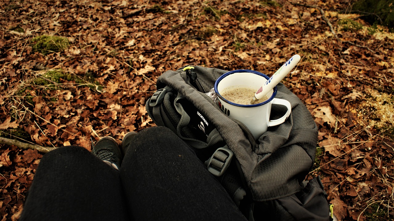 μΊ νμ₯μμ μ¦κΈ°λ μλ²½ν μ»€νΌ ν μ – μμ° μμμ λ§μκ² λ΄λ¦¬λ λ²