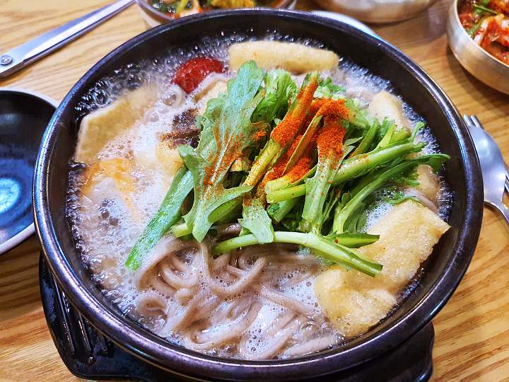 식객 허영만 백반기행 박은영 편 메밀칼국수 메밀밥 봄동 겉절이 메밀 새우 교자 만두 관악 신림 맛집 소개