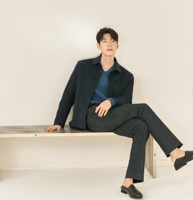 김우빈 프로필 작품활동 연애 신민아 결혼 투병 결별 드라마 영화 넥플릭스