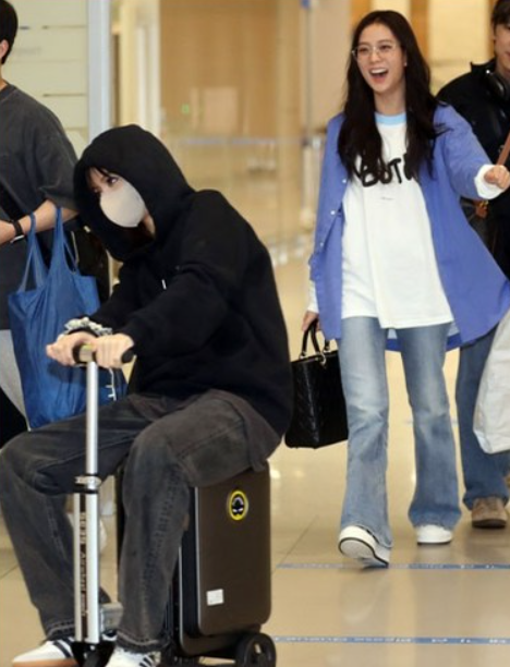 블랙핑크도 타고 다니는 캐리어 스쿠터 에어휠 전동 캐리어