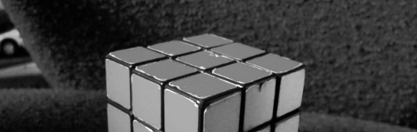 큐브 맞추는 방법: 첫 번째 층 완성하기