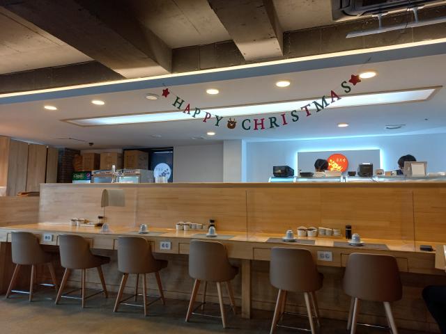 전주 만성지구 솜초밥 매장 내부