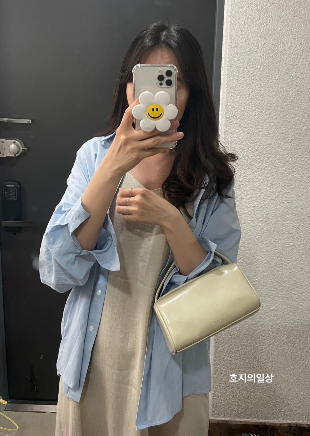 스탠드오일 레디오백 바닐라 - 바닐라색 착용샷