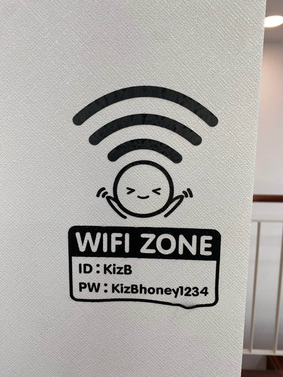 키즈비-풀빌라-거실-시설-이미지