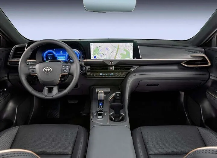 토요타 크라운 풀체인지 실내