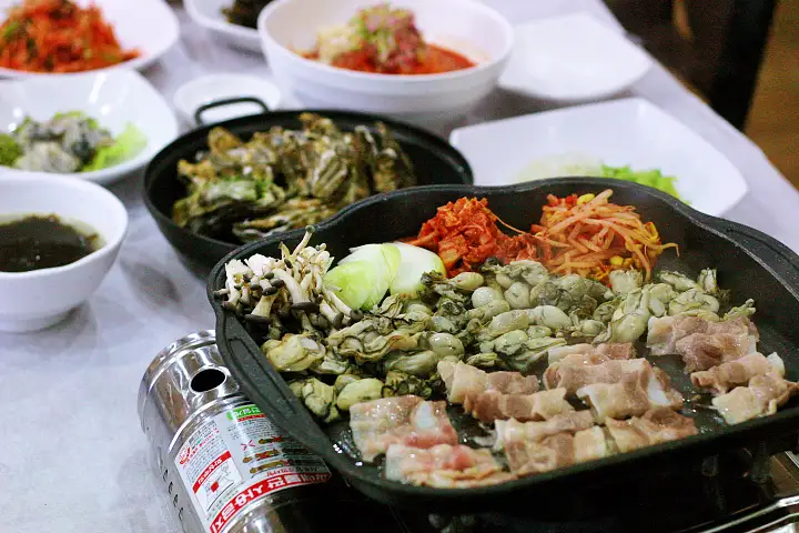 통영 식당 굴삼합 굴무침 굴어묵 굴조림 생굴 석화찜 굴솥밥 굴탕수육 생생협찬 맛집 추천