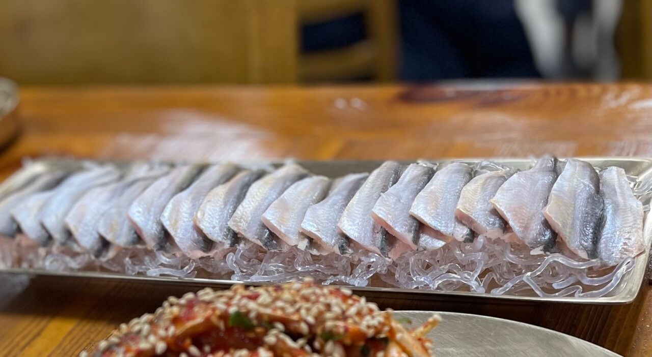 생방송투데이 3793회 외국인의 밥상 강화도 밴댕이 모둠 한 상 강화풍물시장 밴댕이 가득한집 놋그릇집