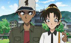 명탐정 코난 핫토리 헤이지와 토야마 카즈하 어깨동무 모습