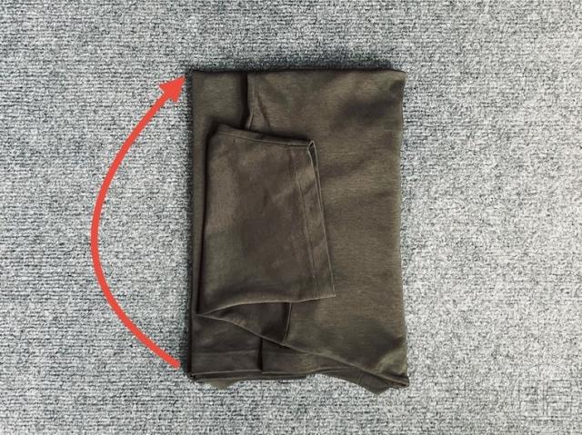 반소매 티셔츠 접는법 옷가게 방식