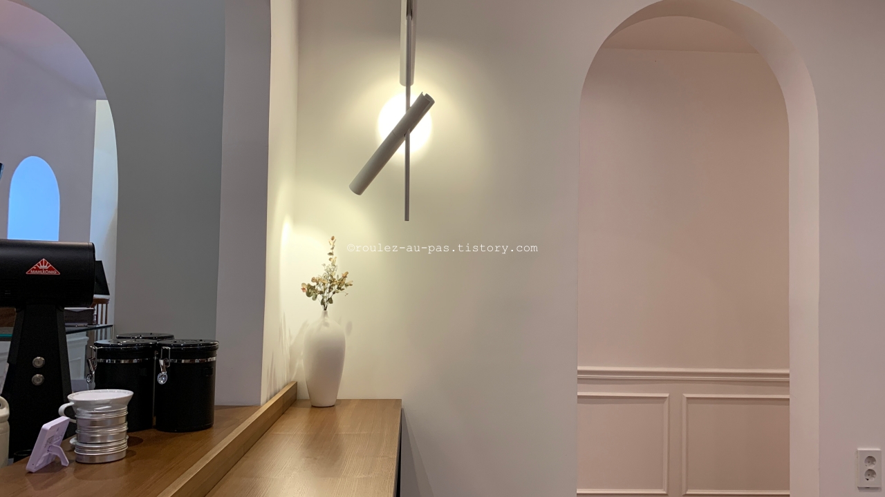 SEOUL-CAFE-FOURSTONES-INSIDE