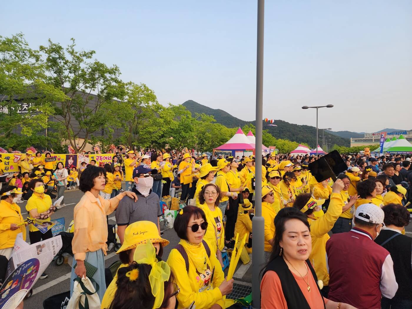 제1회 김해한우축제 일정, 개막 축하공연 초대가수