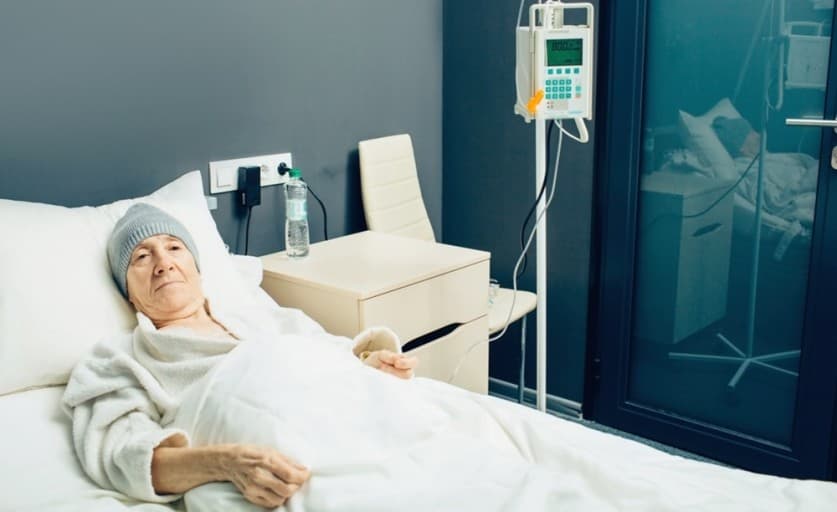 항암치료 받는 성인 환자의 간호: 부작용 중심으로