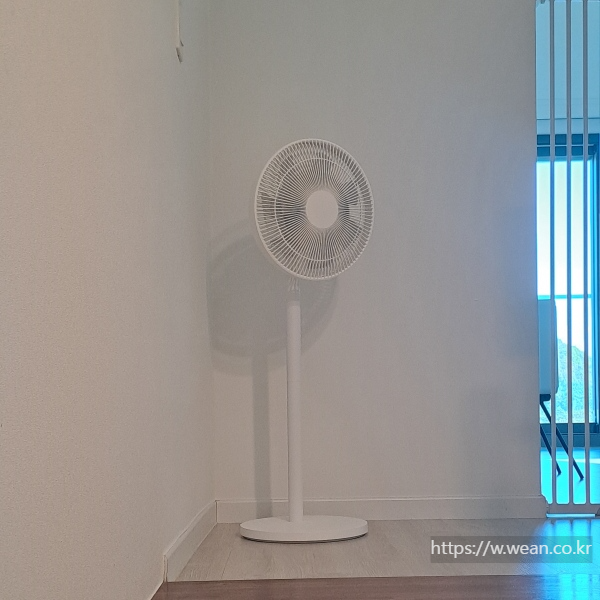 샤오미 선풍기가 놓여 있습니다.