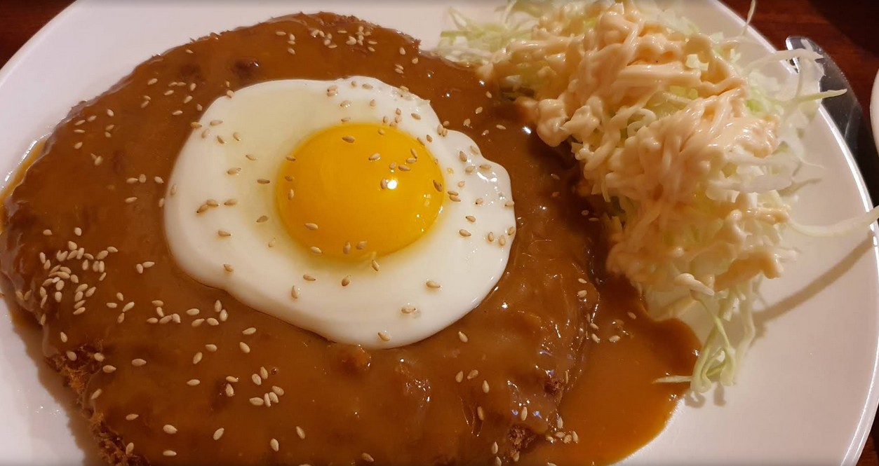 치즈돈까스 바삭한 튀김옷과 두툼한 고기의 촉촉한 식감