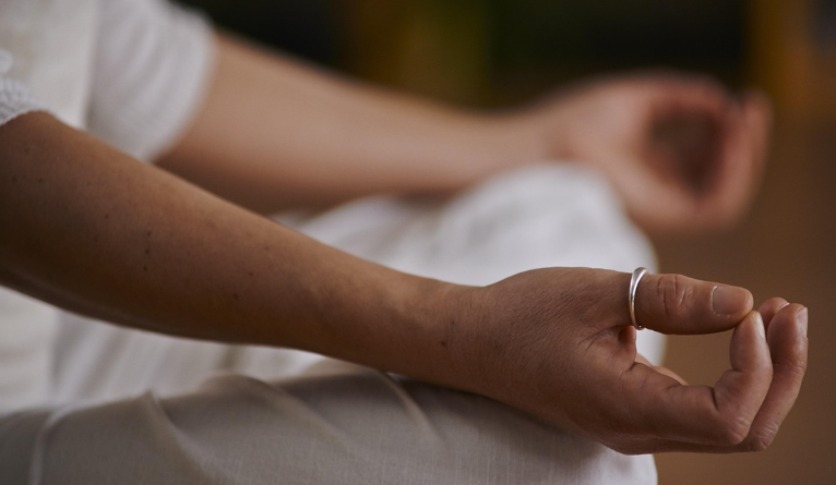 명상 입문기: 잡생각 많은 사람의 생존기&ndash; &ldquo;명상은 &lsquo;아무 생각 안 하기&rsquo;가 아니었다&rdquo;