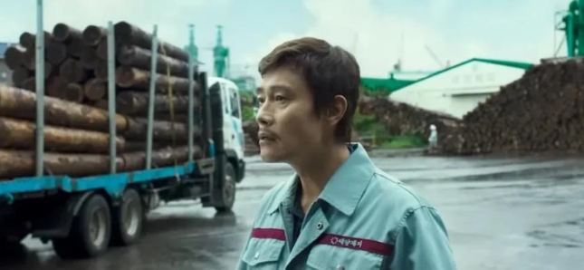 해고 통보에 분노하는 유만수