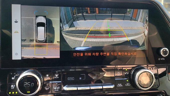 어라운드 뷰 : 운전의 눈이 되어주는 360도 카메라 시스템