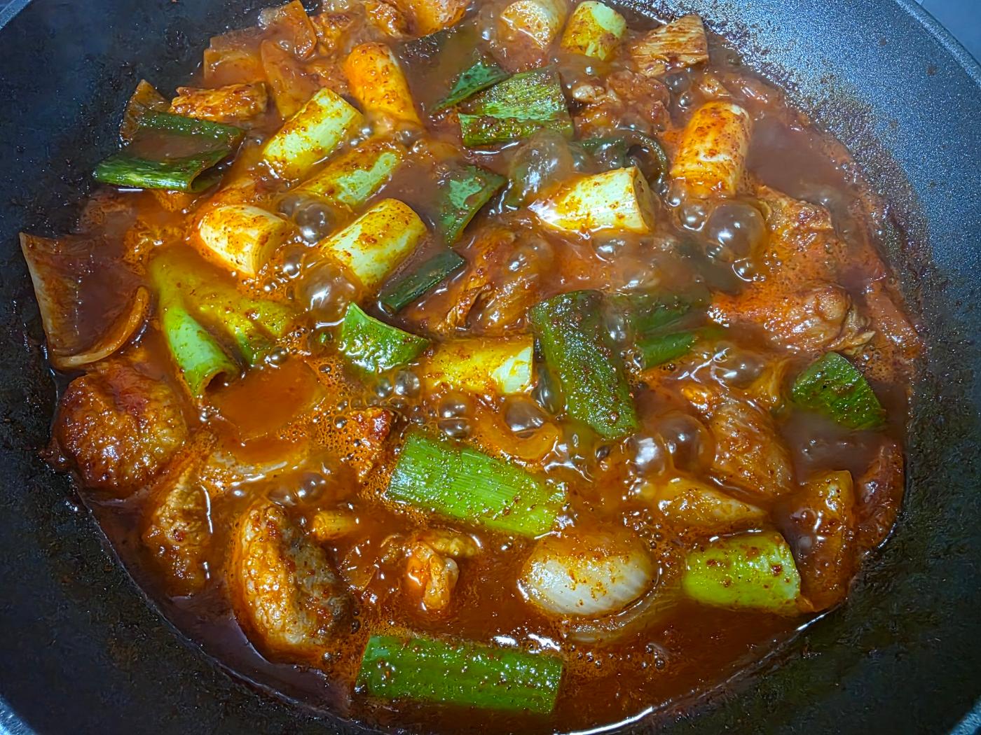 자작자작 졸여진 돼지갈비찜