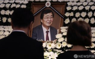 김홍업 별세