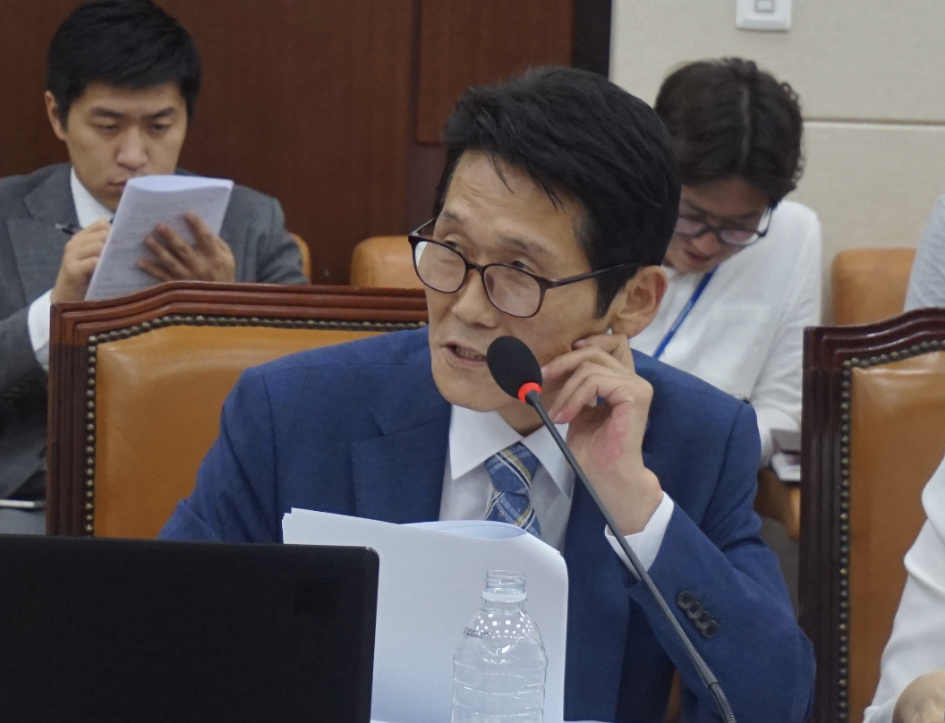 정치인 윤소하