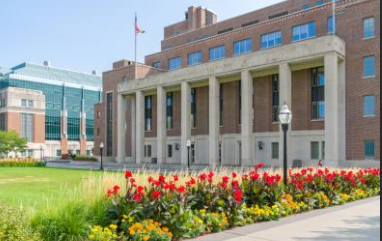 University of Minnesota, Twin Cities(미네소타대학교 트윈시티 캠퍼스): 미국 중서부 미네소타주 미니애폴리스와 세인트폴에 걸쳐 있는 공립 명문 연구대학.