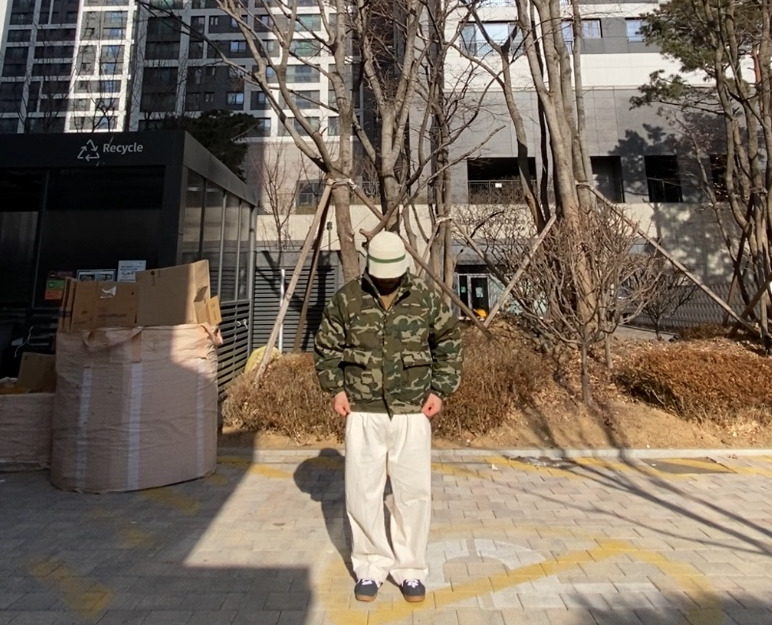 데일리룩('26.1.25.)티엔피 울니트 버킷햇 벙거지, 파르티멘토 카모패딩 카모점퍼 밀리터리패딩, 무신사스탠다드 와이드 벌룬 팬츠, 컨버스 올스타 클래식 트레이너 옥스 스웨이드